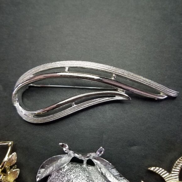 Set of 5 Vintage Signed Sarah Coventry Silver and Gold Tone Brooches 60's-80's - Picture 3 of 13